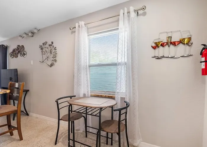 Charming Beachside Retreat #3 - Steps To The Clearwater Beach