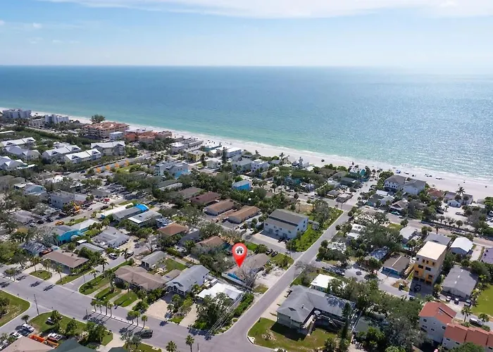 Ferienhaus Charming Beachside Retreat #3 - Steps To The Clearwater Beach